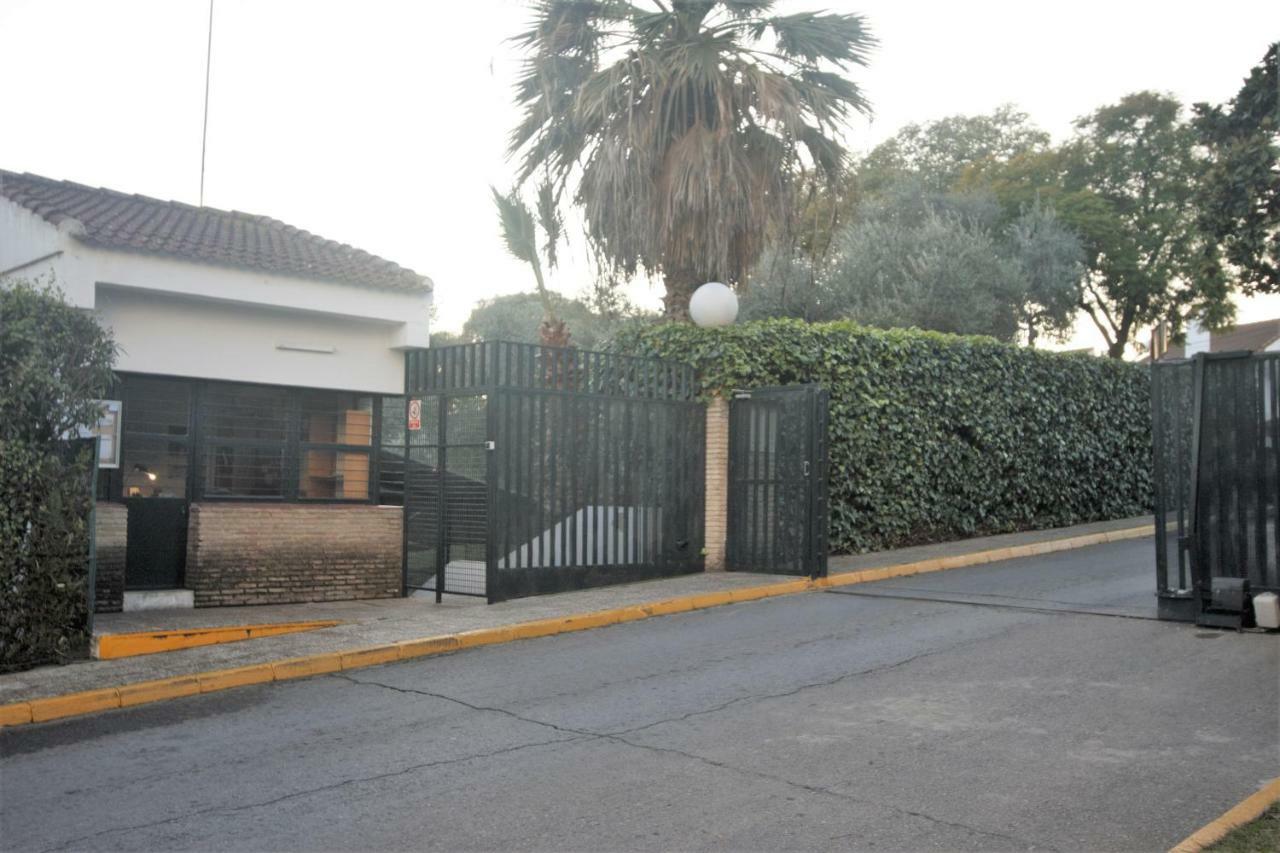 Bonito apart. con PARKING Y PISCINA Mairena del Aljarafe Esterno foto