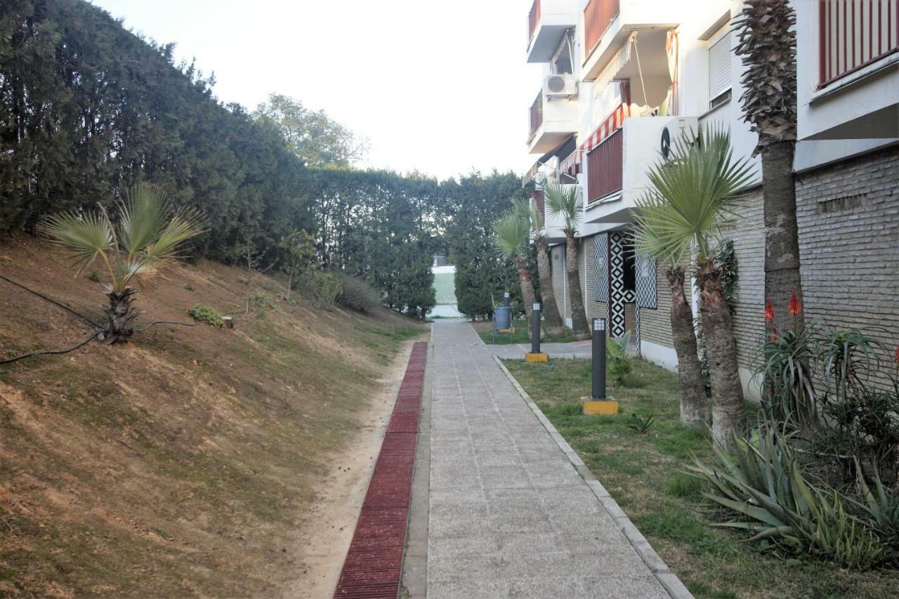 Bonito apart. con PARKING Y PISCINA Mairena del Aljarafe Esterno foto