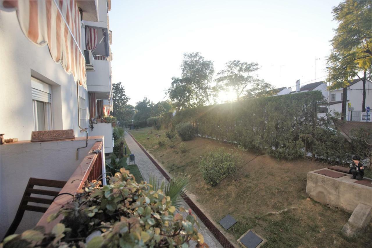 Bonito apart. con PARKING Y PISCINA Mairena del Aljarafe Esterno foto