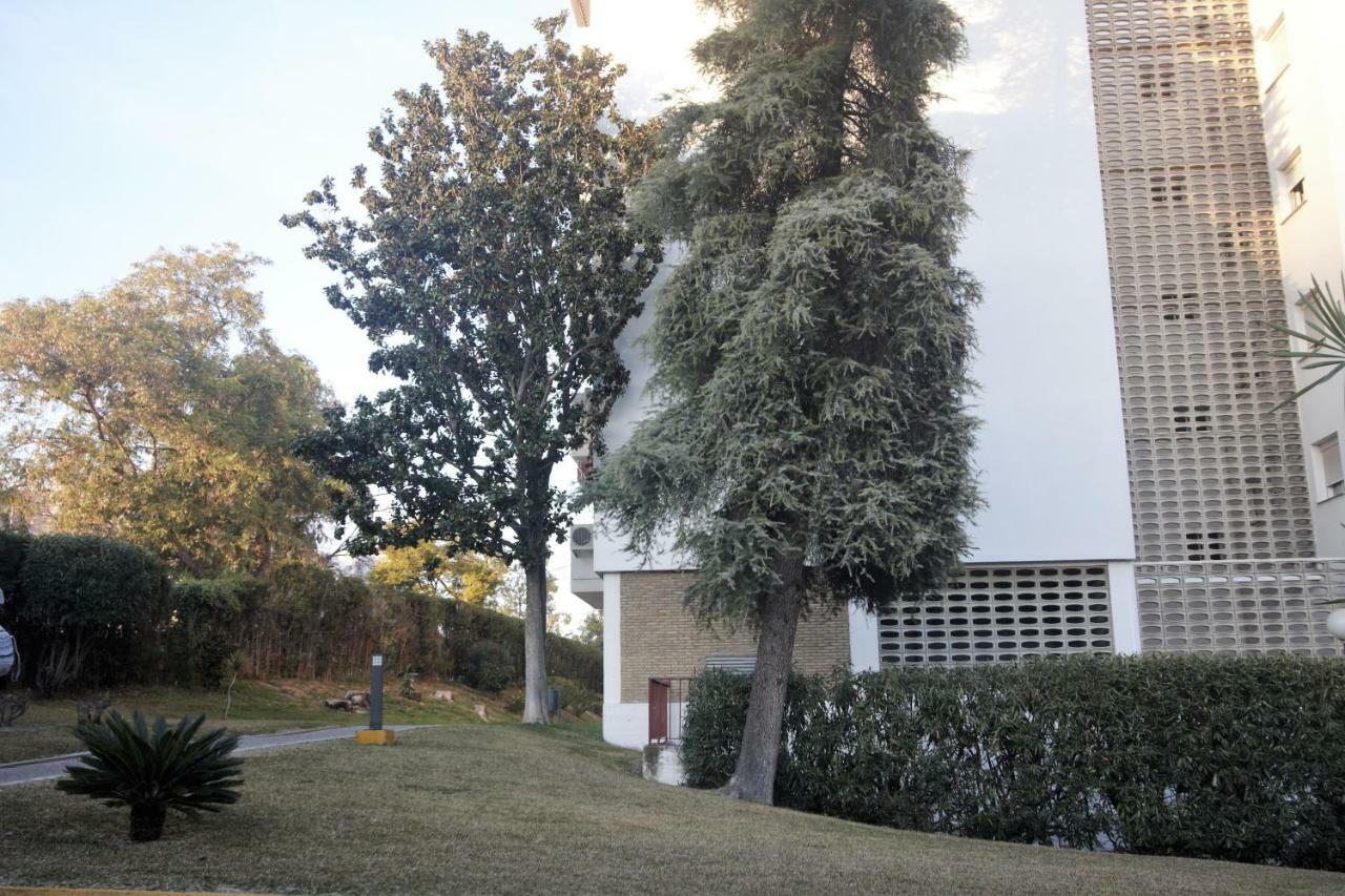 Bonito apart. con PARKING Y PISCINA Mairena del Aljarafe Esterno foto