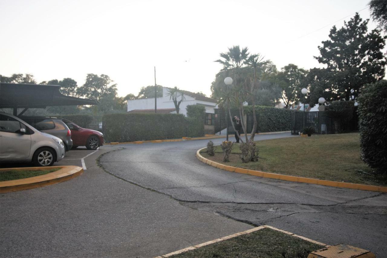 Bonito apart. con PARKING Y PISCINA Mairena del Aljarafe Esterno foto