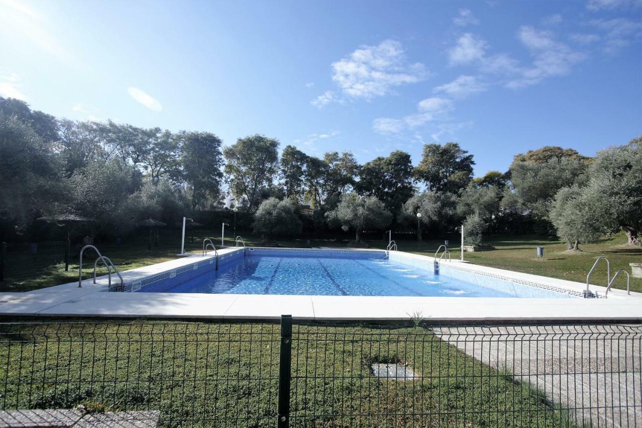 Bonito apart. con PARKING Y PISCINA Mairena del Aljarafe Esterno foto