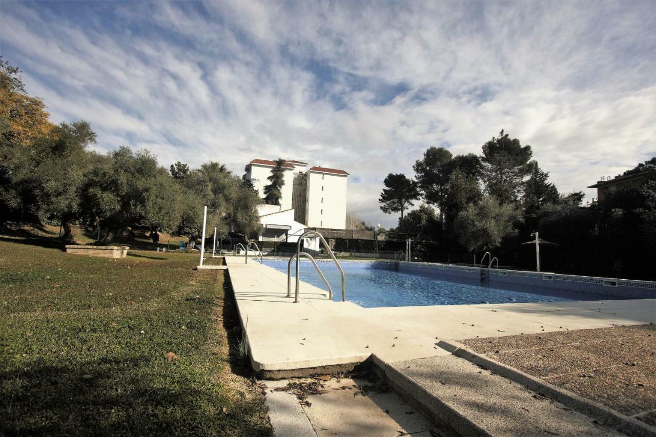 Bonito apart. con PARKING Y PISCINA Mairena del Aljarafe Esterno foto