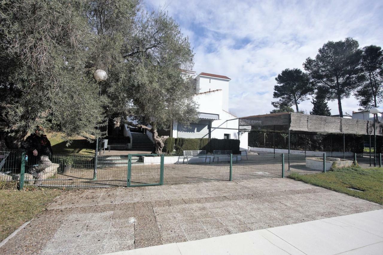 Bonito apart. con PARKING Y PISCINA Mairena del Aljarafe Esterno foto