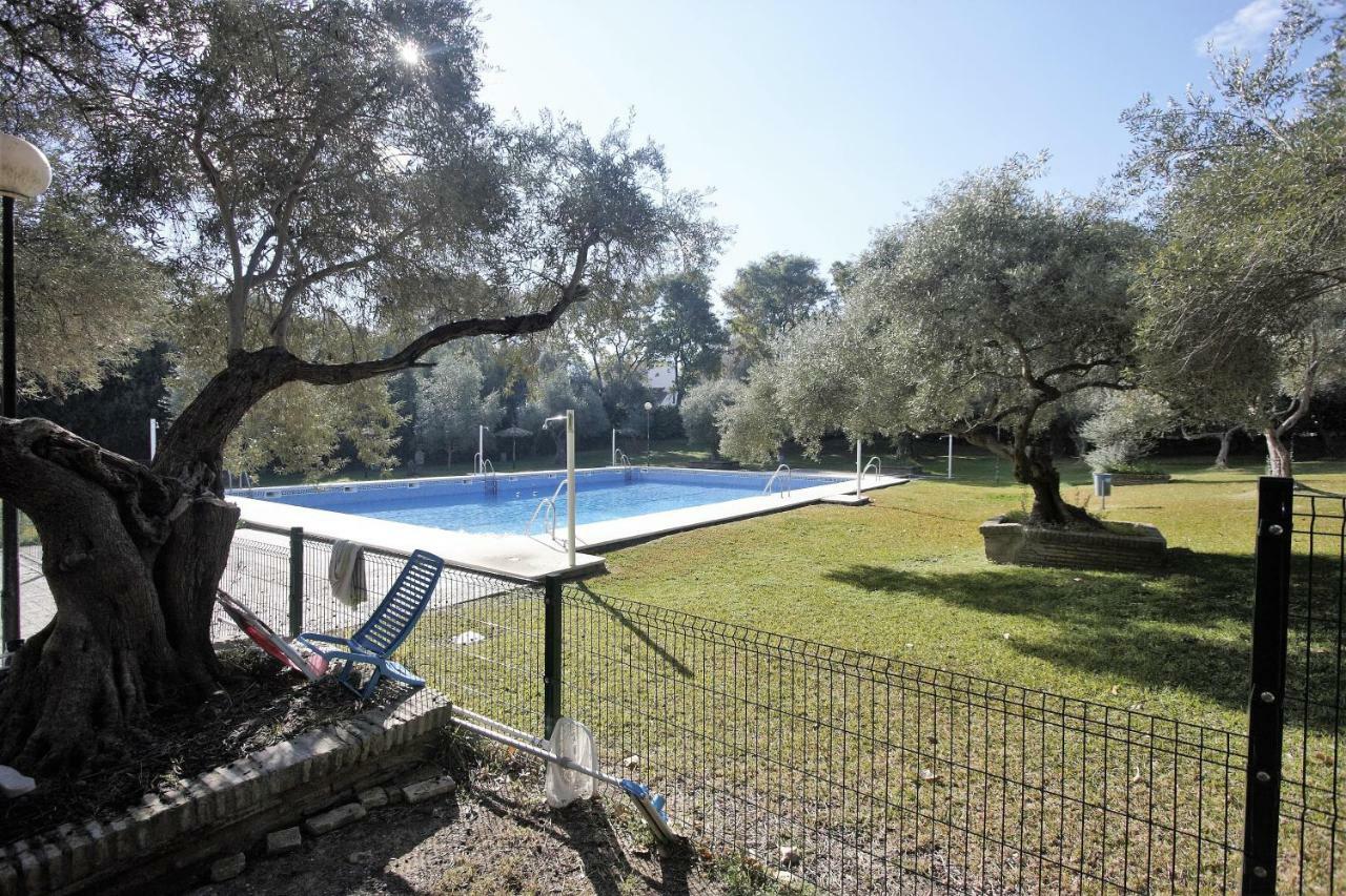 Bonito apart. con PARKING Y PISCINA Mairena del Aljarafe Esterno foto